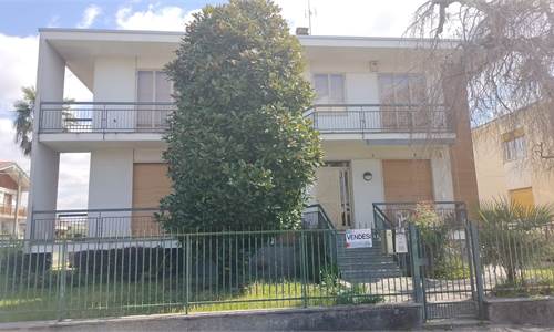 Villa In Vendita a 
